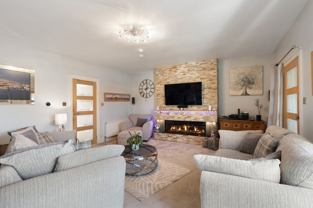 Property photo 3 of 35