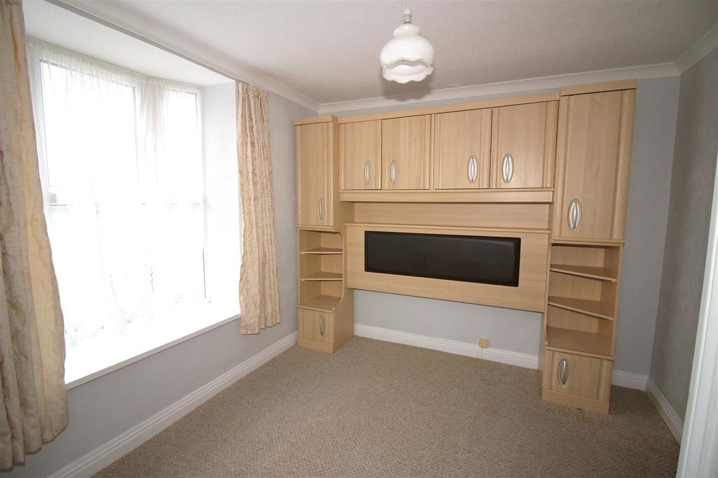 Property photo 3 of 10 Bedroom