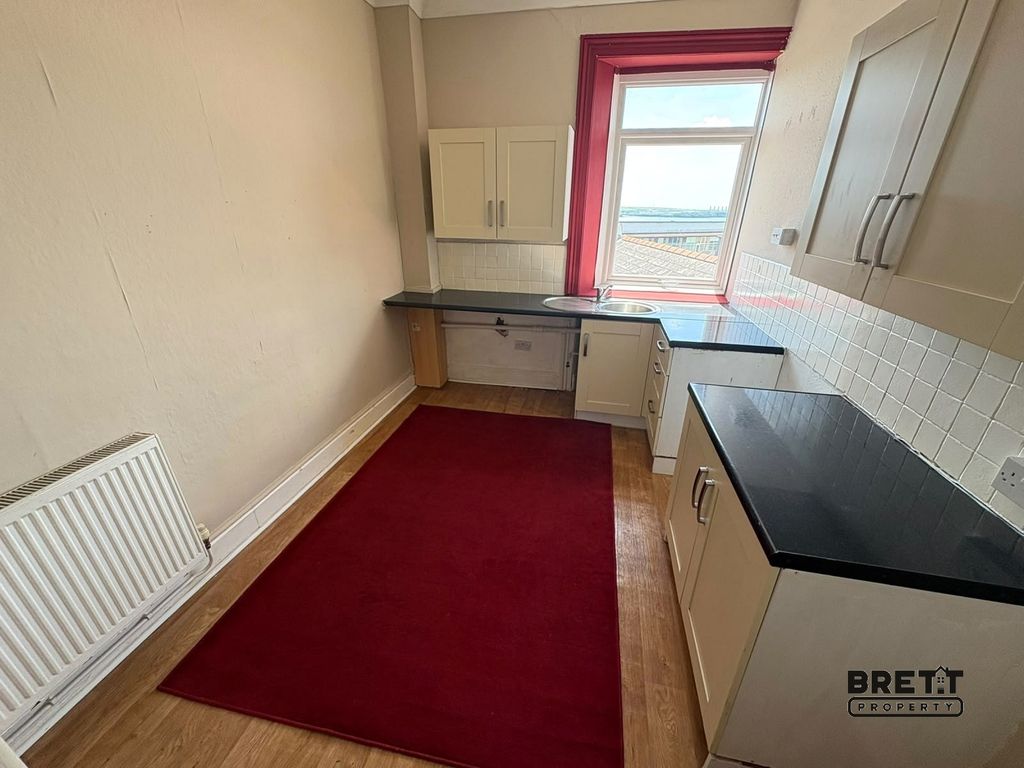 Property photo 2 of 6 Kitchen