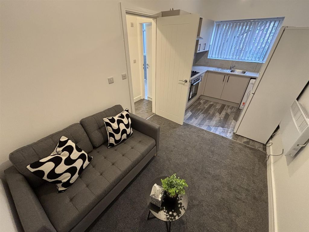 Property photo 2 of 12 Lounge Kitchen