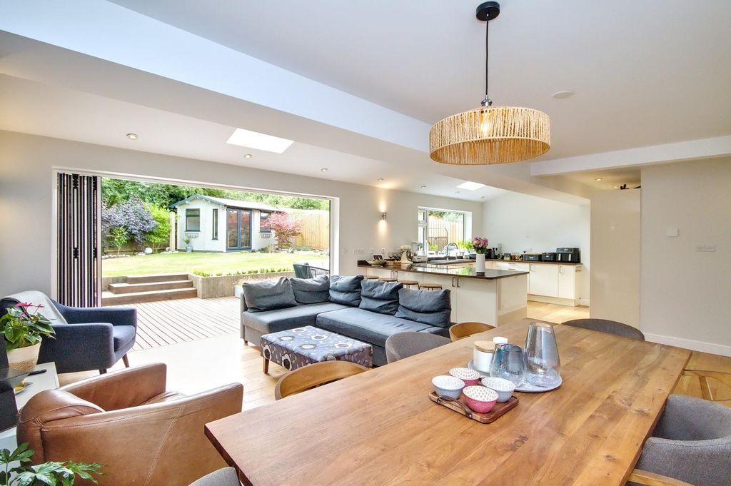 Property photo 3 of 27