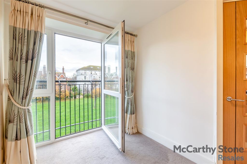 Property photo 2 of 24 8672578-Interior02.Jpg