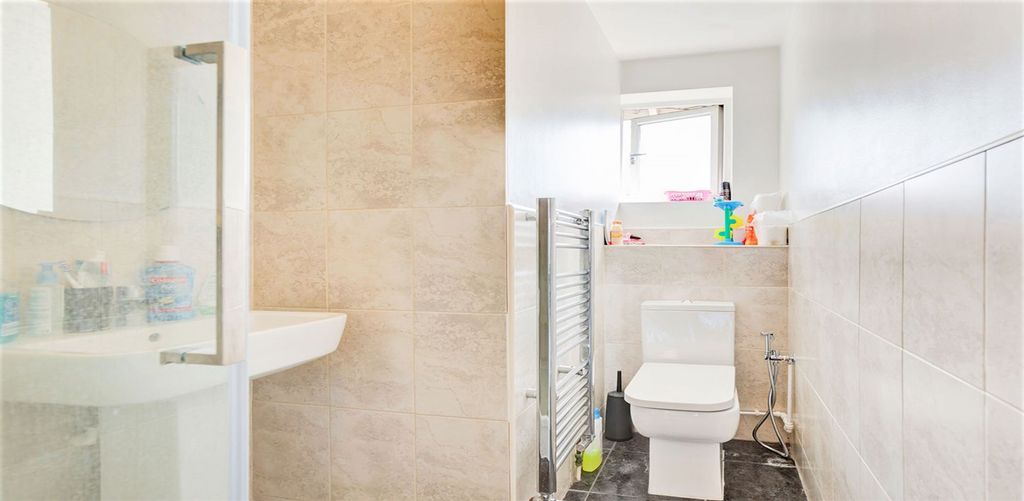 Property photo 3 of 5