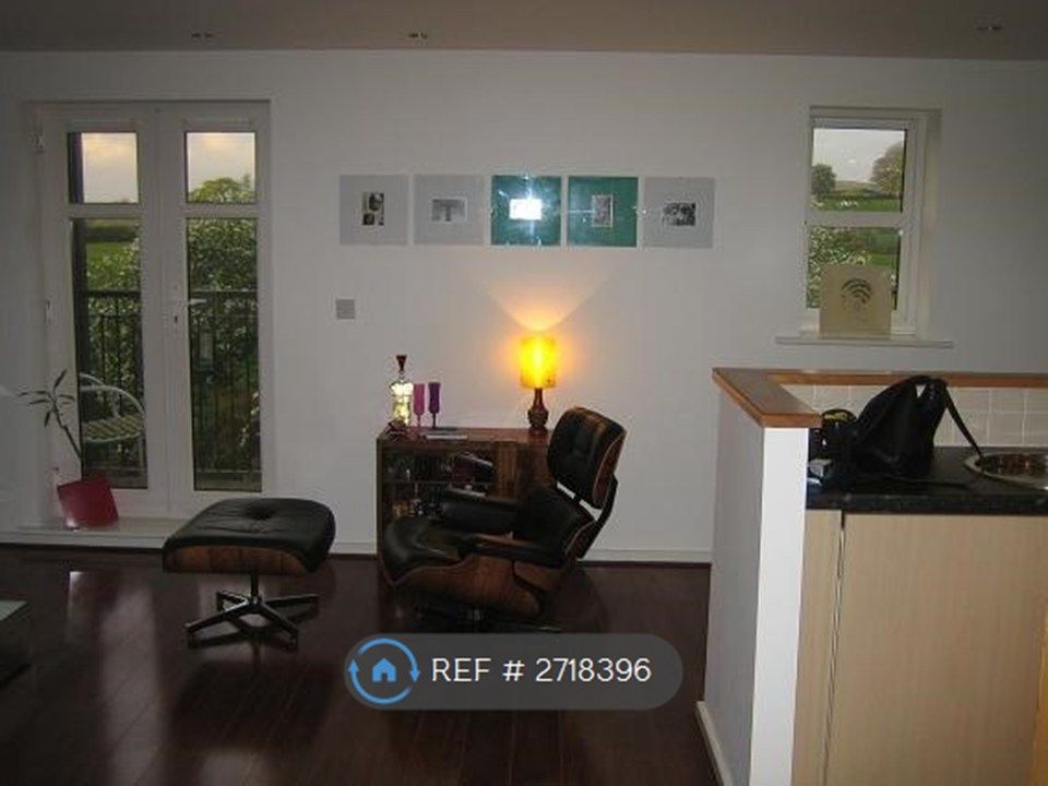 Property photo 3 of 9 Living Room