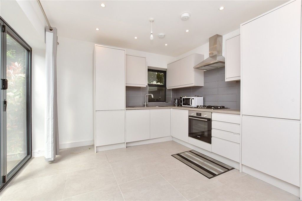 Property photo 2 of 8 Kitchen / Lounge / Diner