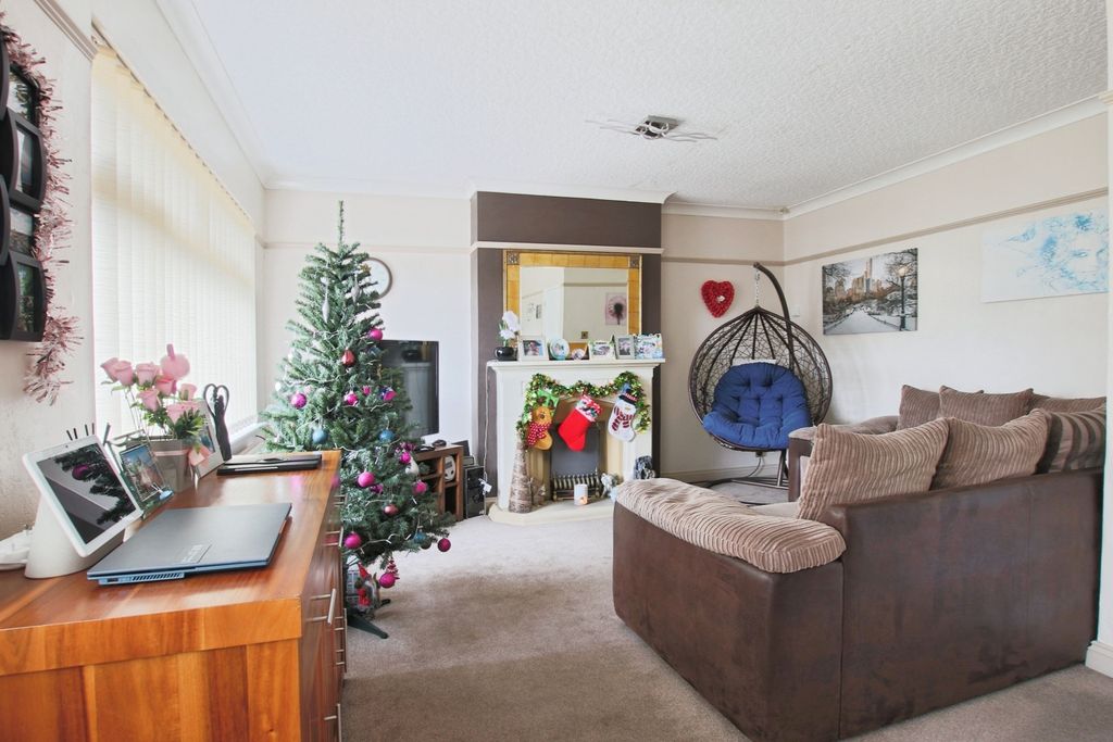 Property photo 3 of 12 4726767