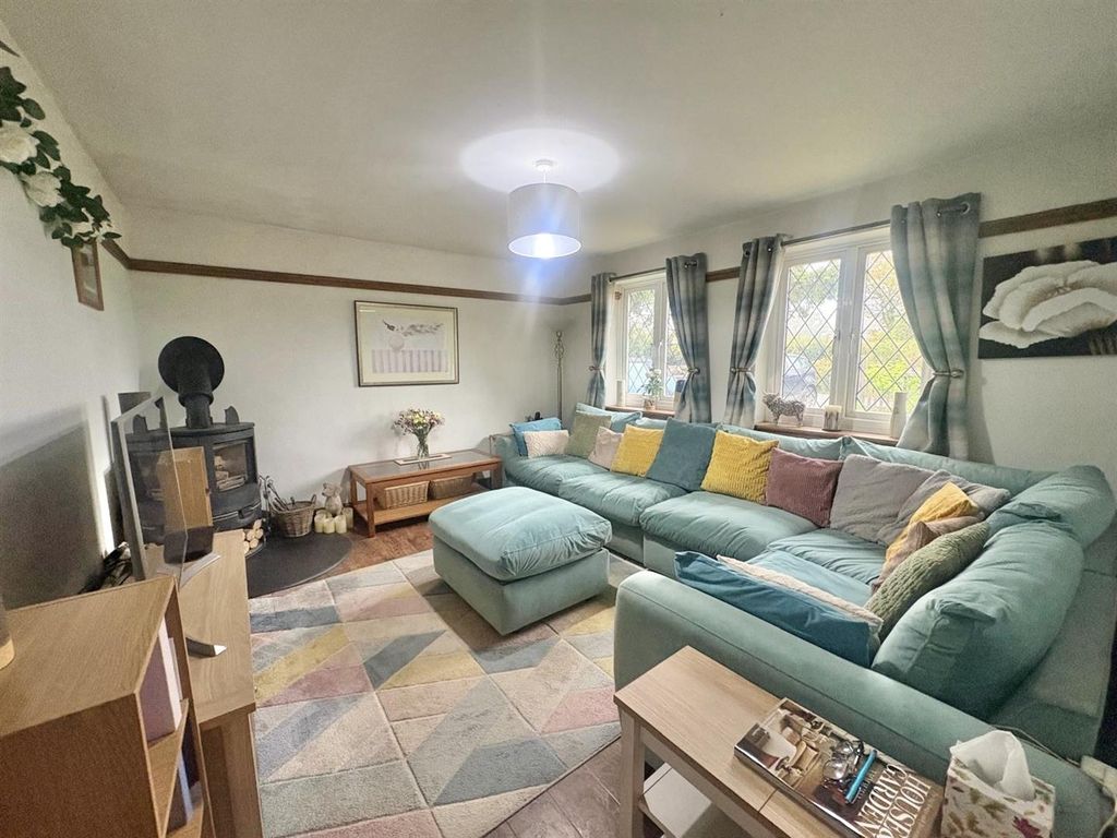 Property photo 2 of 31 Sitting Room