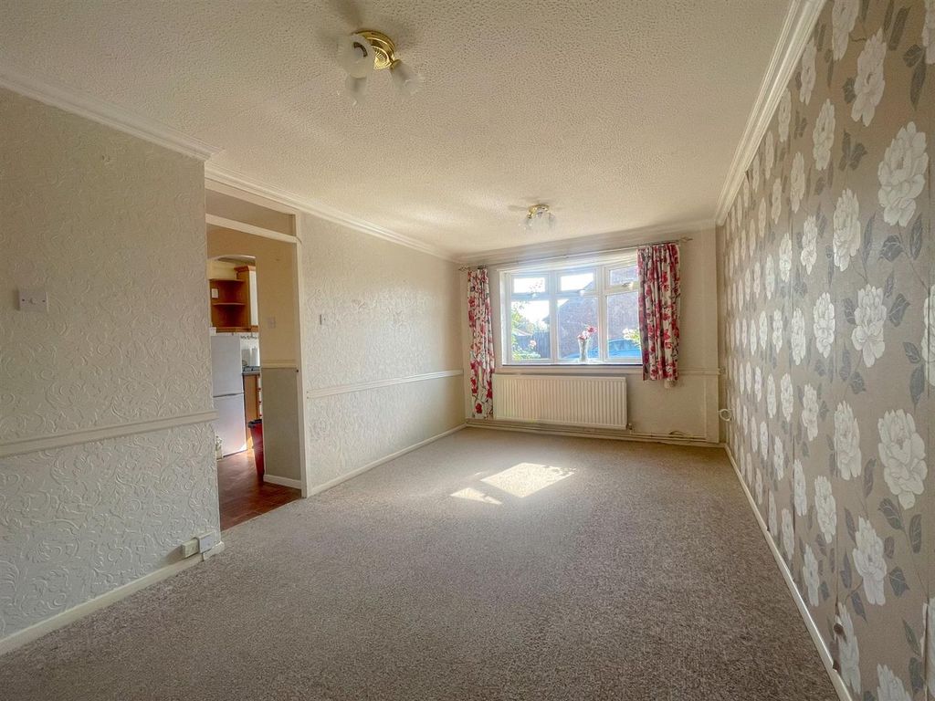 Property photo 2 of 10 Lounge