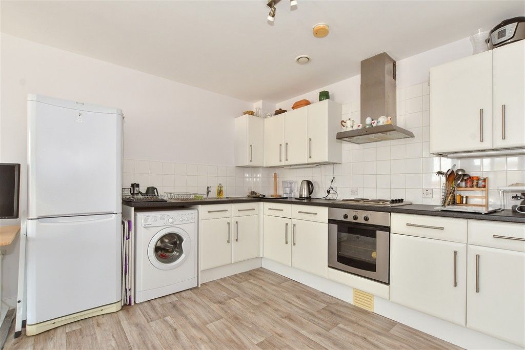 Property photo 3 of 8 Lounge/Kitchen