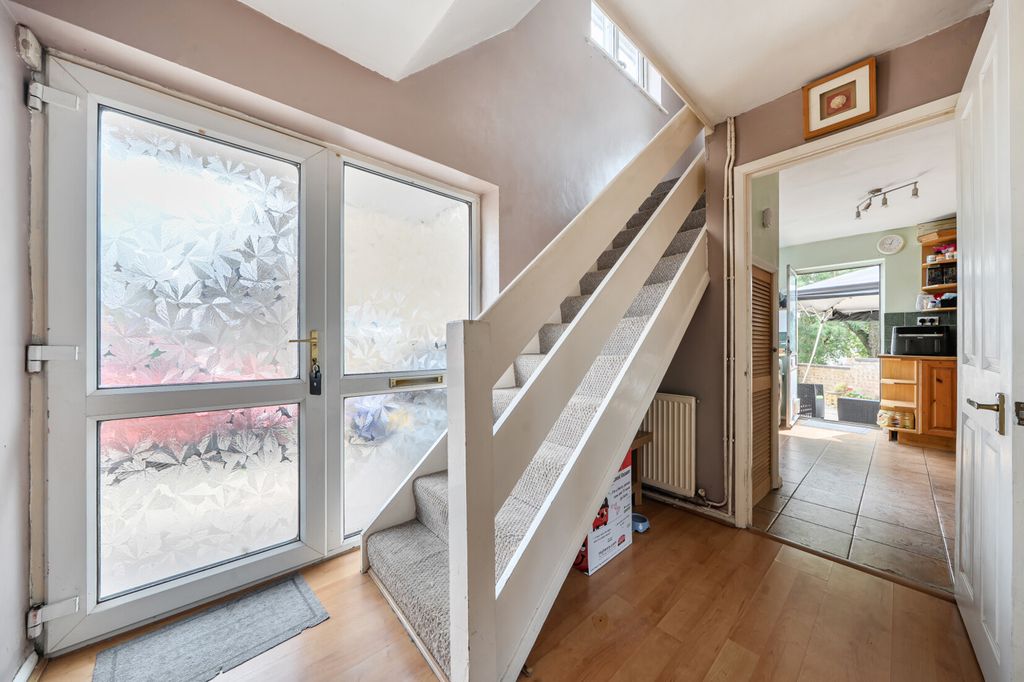 Property photo 3 of 21 Entrance Hall