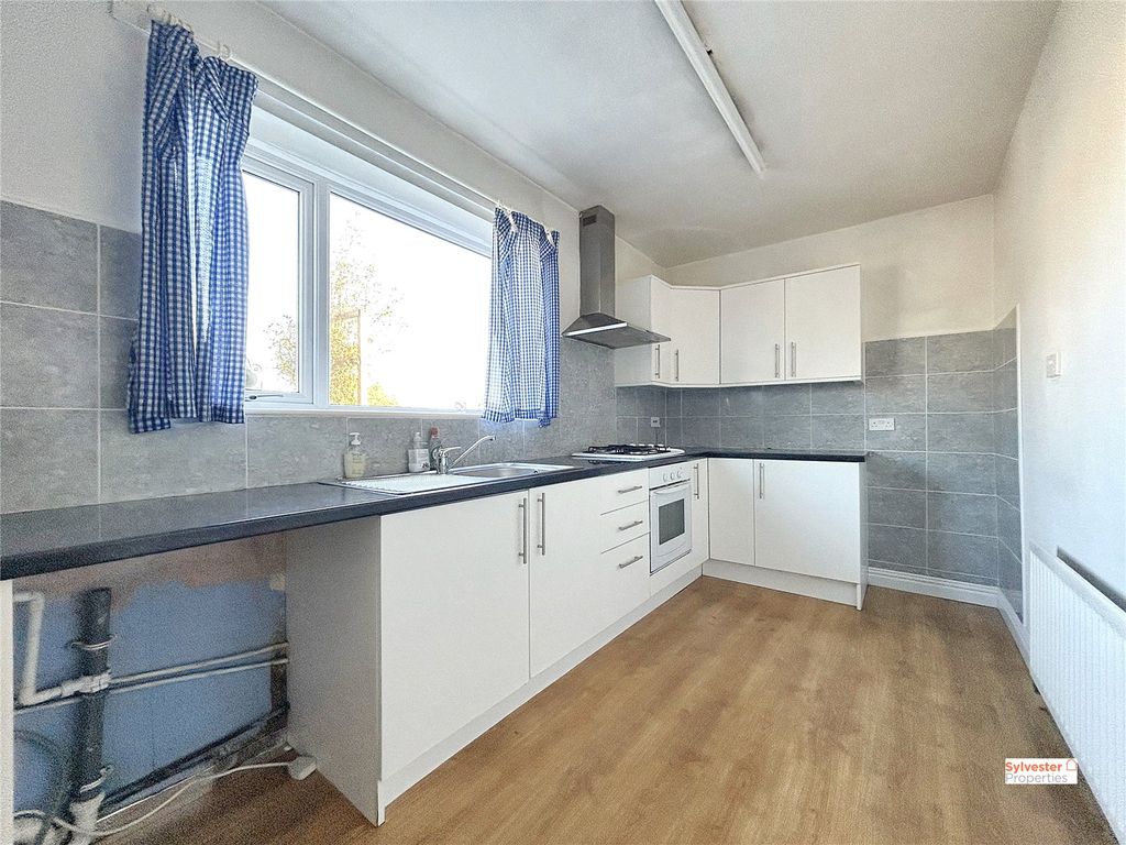 Property photo 3 of 16 Picture No. 11