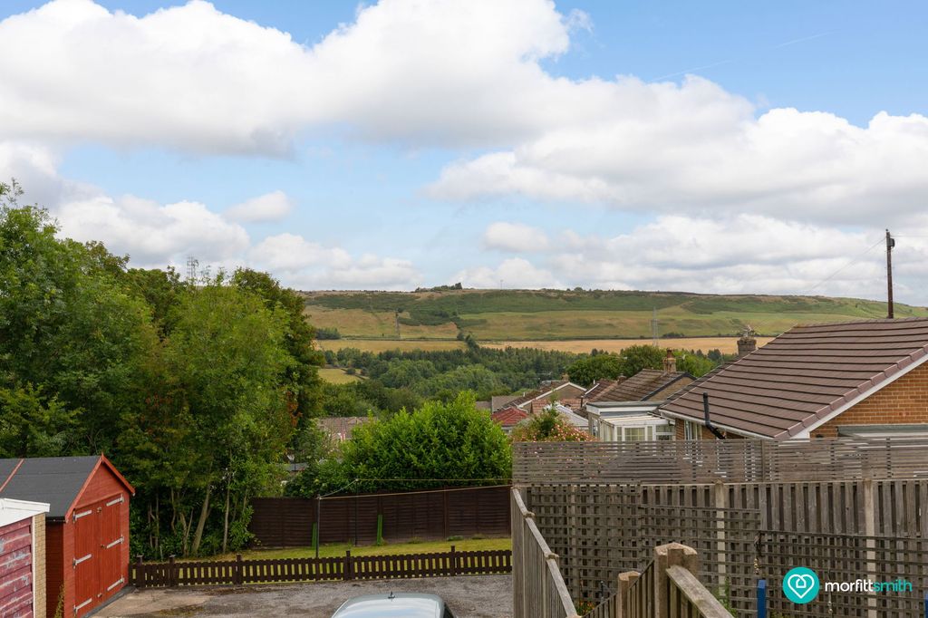 Property photo 2 of 27