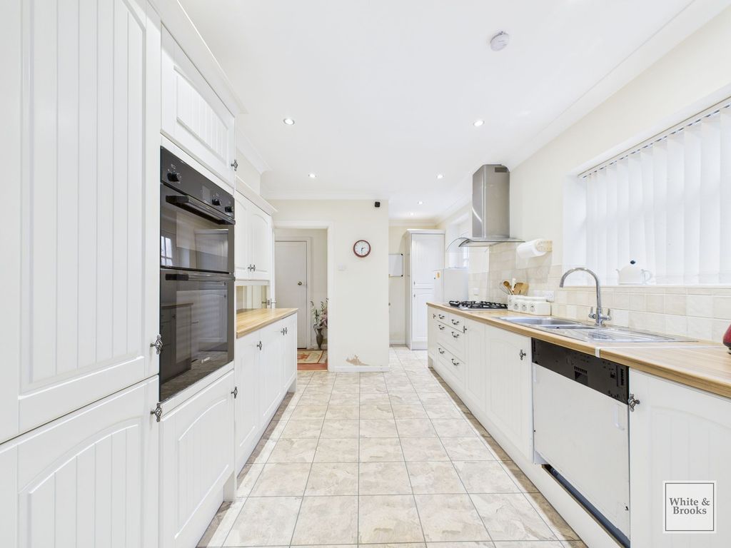 Property photo 3 of 27