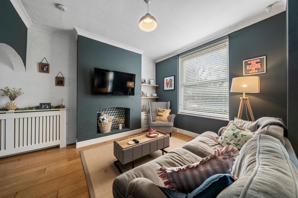 Property photo 2 of 18