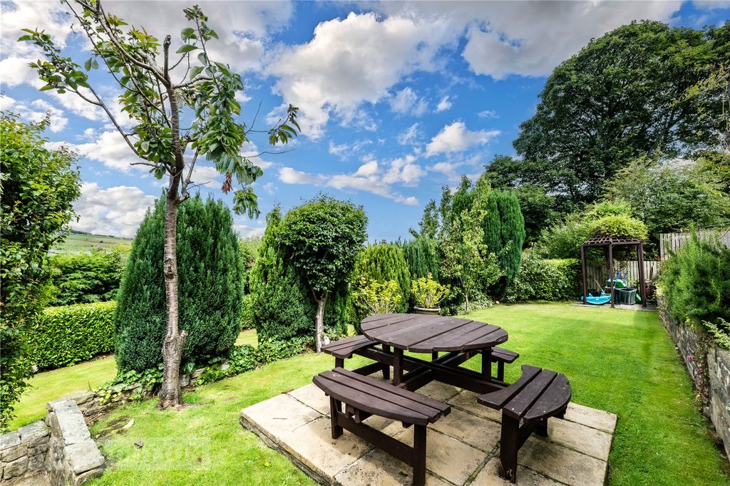 Property photo 2 of 40 Gardens