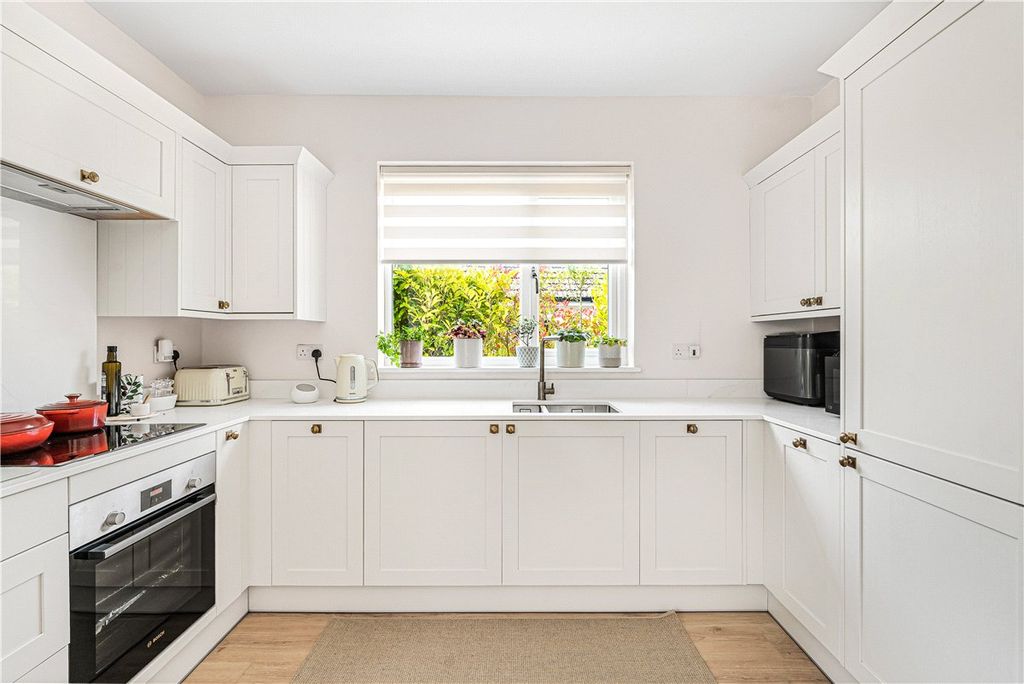 Property photo 2 of 11 Kitchen