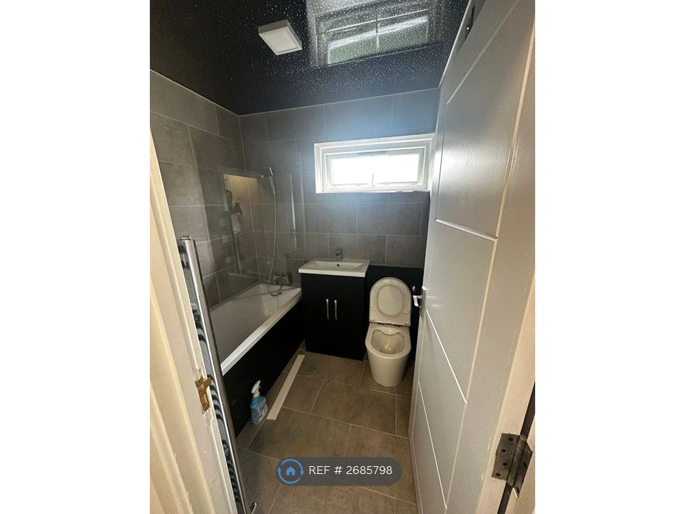 Property photo 3 of 4 Bathroom