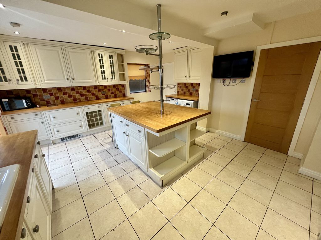 Additional image 4 of 4 bed detached house for salePrinces Way, Fleetwood FY7