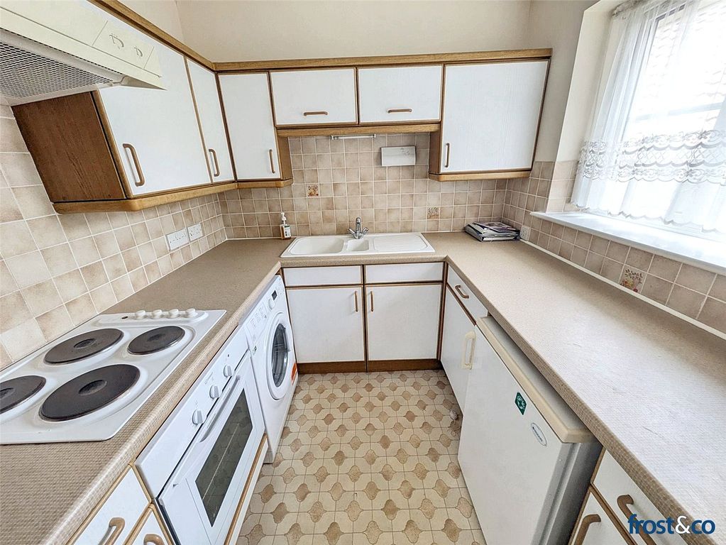 Property photo 2 of 7 Kitchen