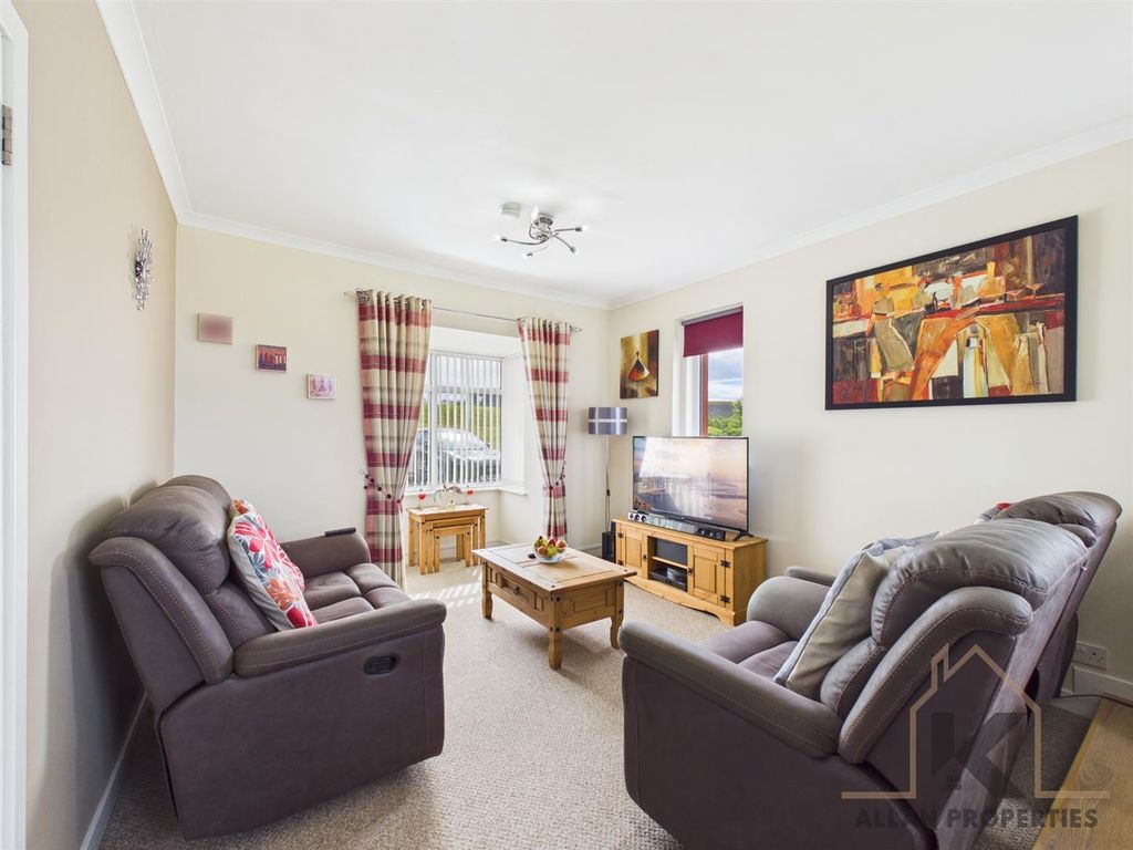 Property photo 3 of 27