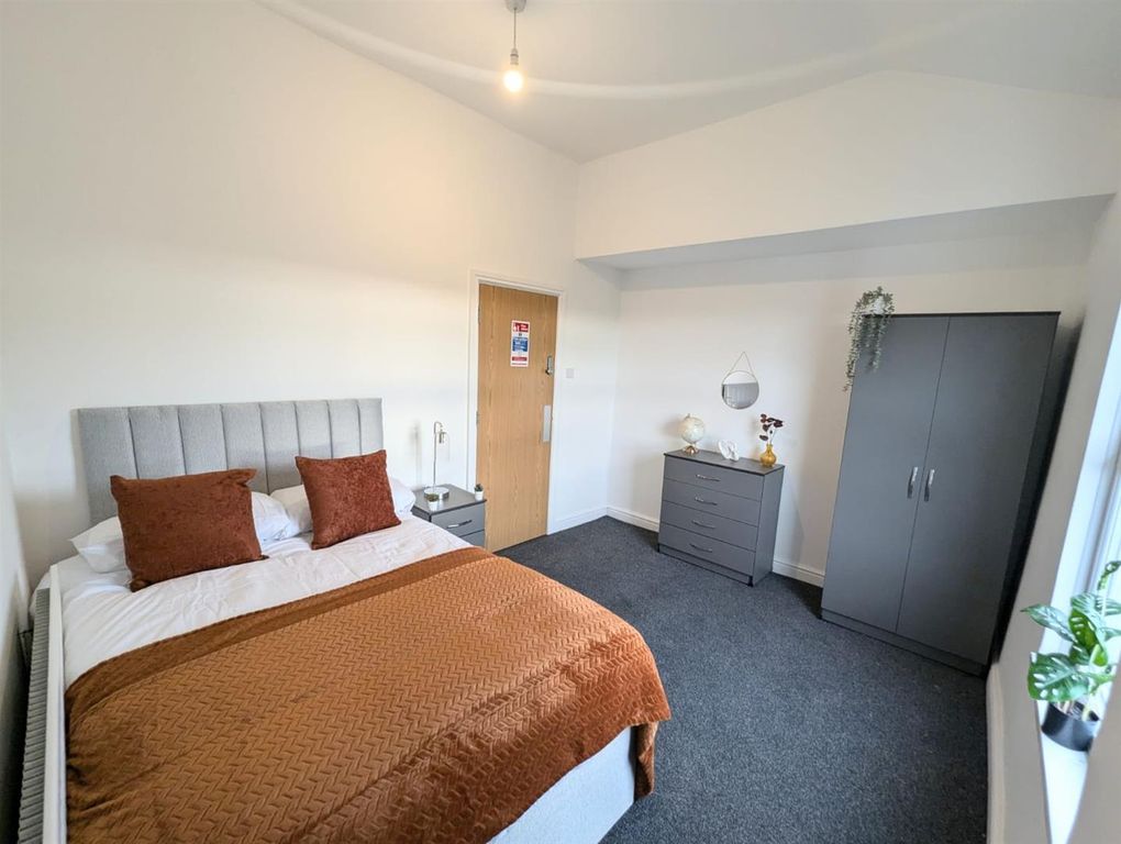 Property photo 2 of 2 Dcf564Fc-Ffbd-40Fb-A920-d93F6A0c845E.Jpg