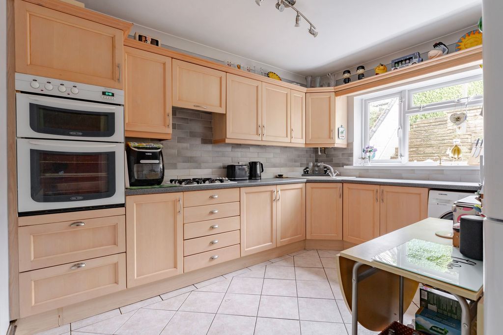 Property photo 2 of 16