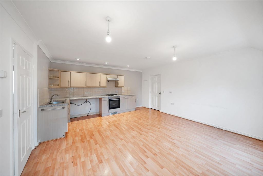Property photo 2 of 10 Mayfly Close-05.Jpg