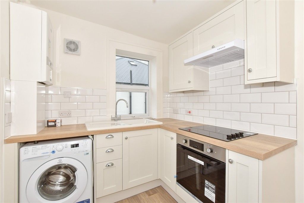 Property photo 2 of 7 Kitchen