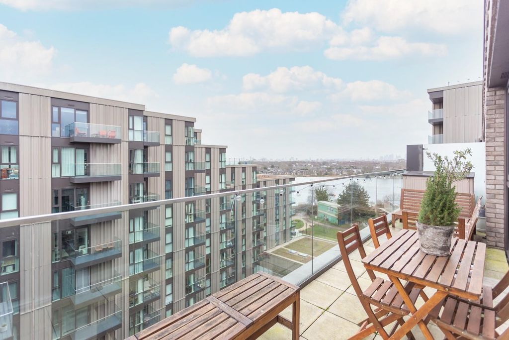 Property photo 1 of 17 Balcony