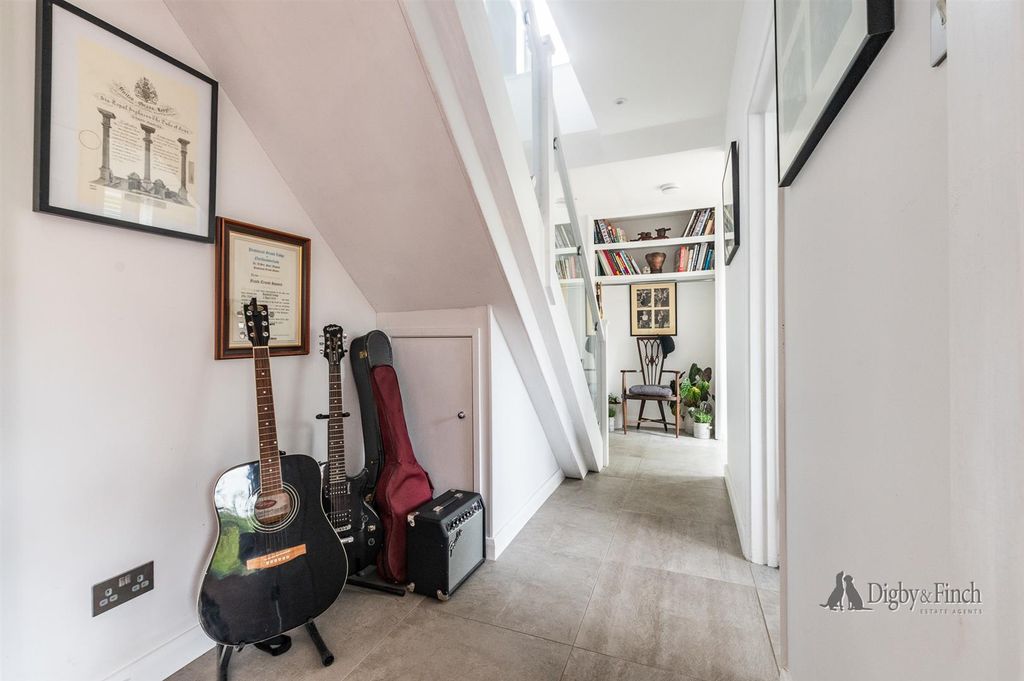 Property photo 3 of 27 11 Fox Dale-29.Jpg