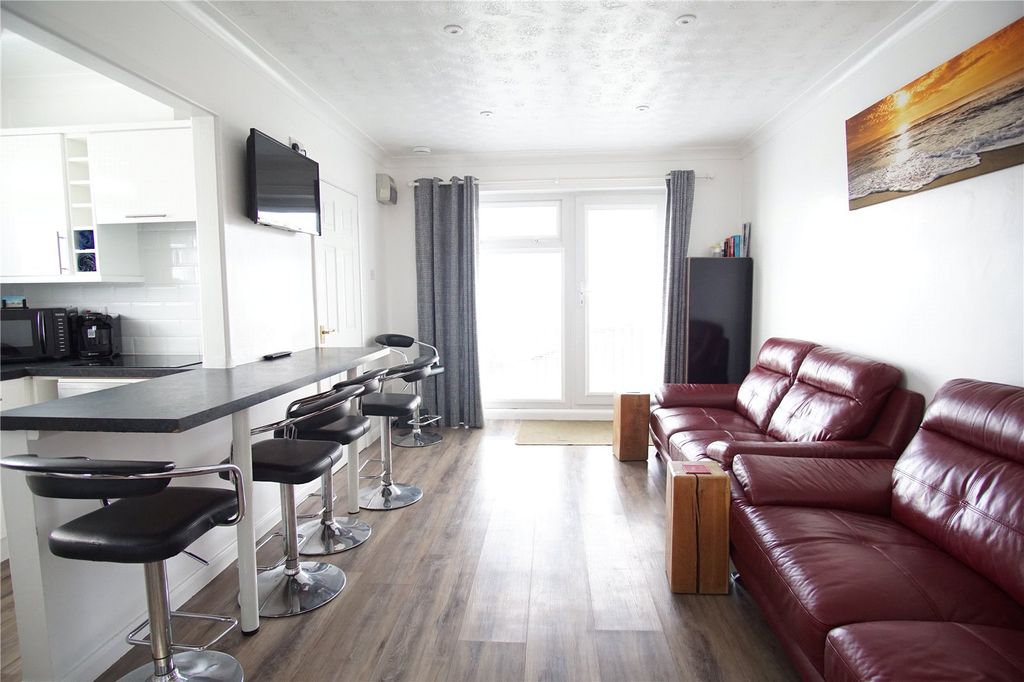 Property photo 2 of 12 Lounge