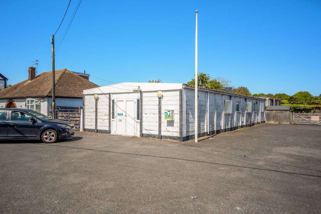 Property photo 1 of 13 114 Queenborough Road, Minster-On-Sea, Sheerness, Isle Of Sheppey Me12 3Da