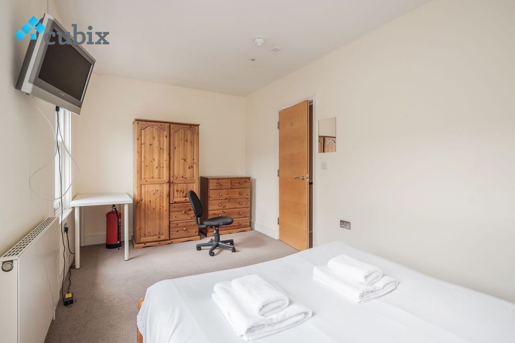 Property photo 2 of 33