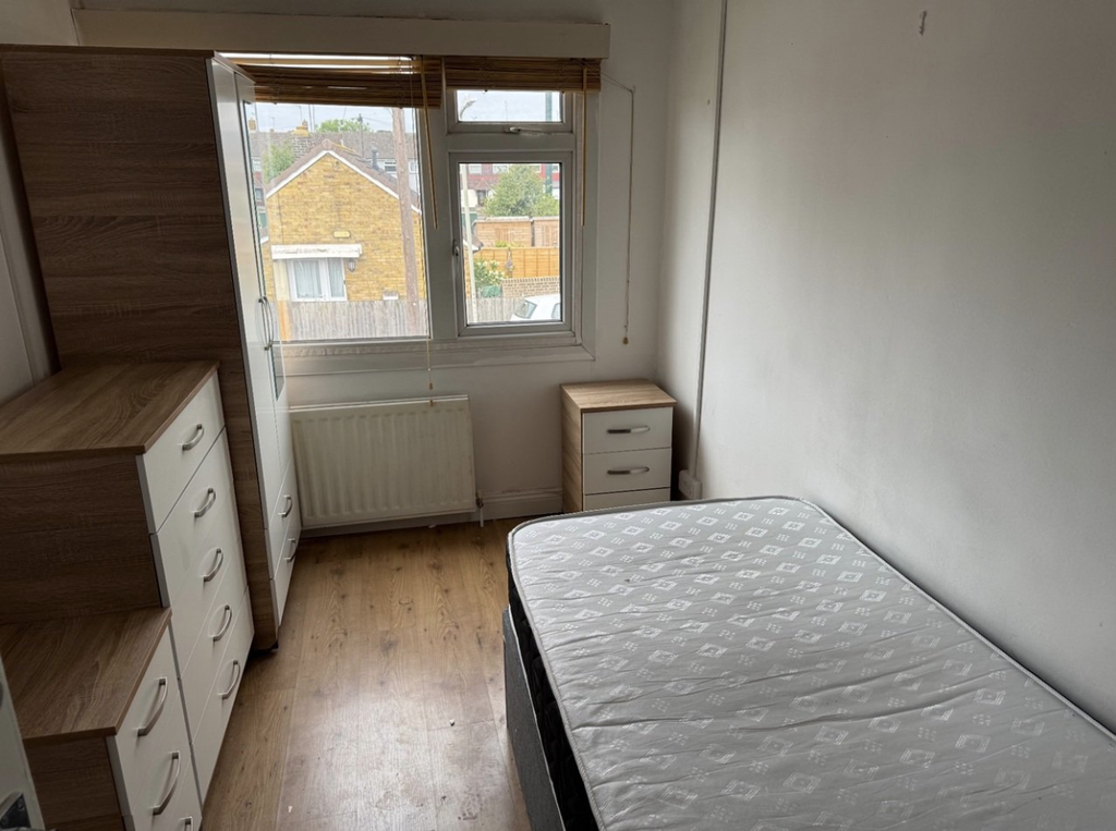 Property photo 1 of 6 Single Bedroom Image 1