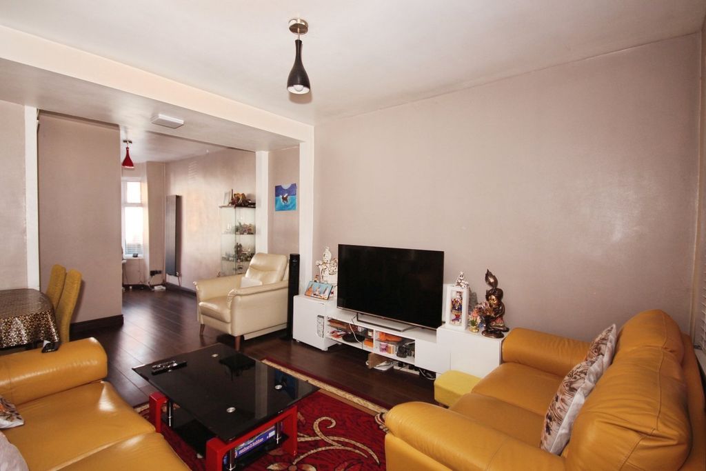 Property photo 2 of 18
