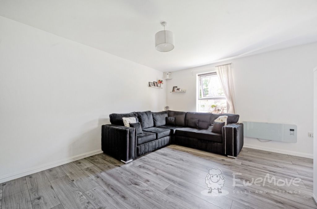Property photo 2 of 13 9