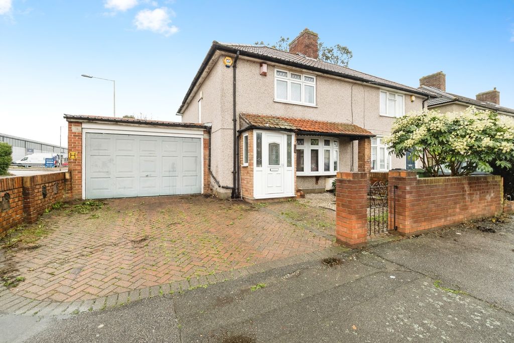 Property photo 1 of 17 Front