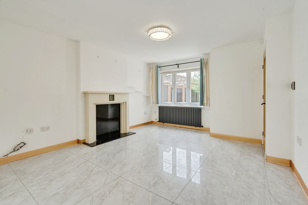 Property photo 3 of 33 Pbox-Img.Jpg