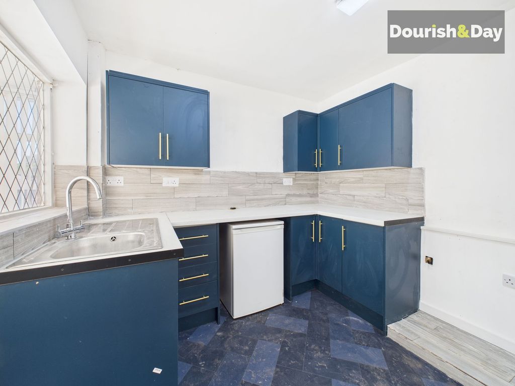 Property photo 3 of 12 Kitchen