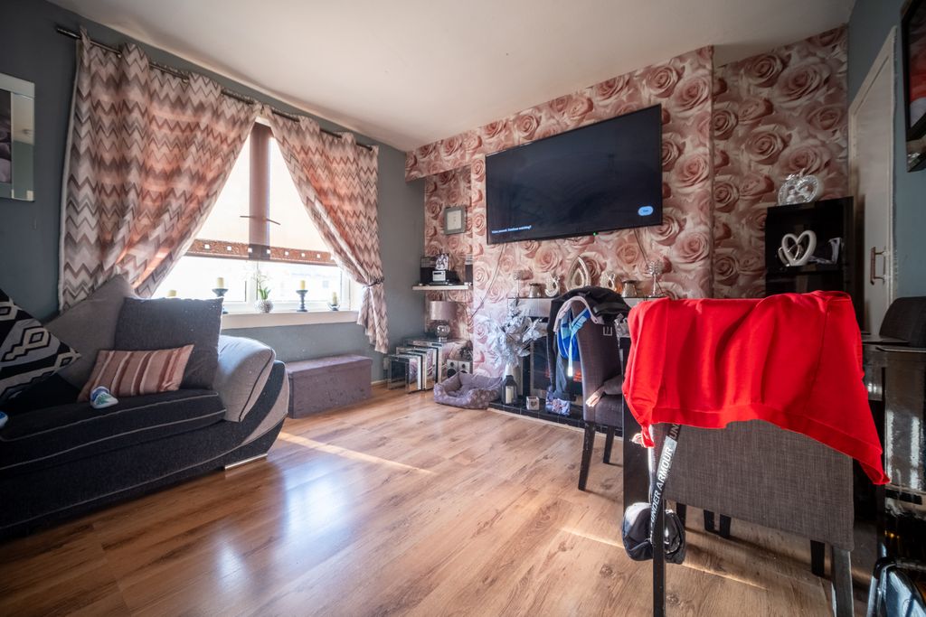 Property photo 2 of 22