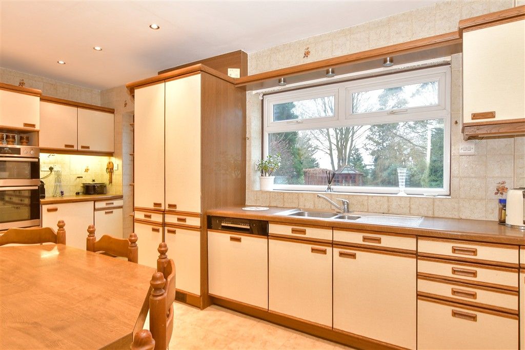 Property photo 3 of 17 Kitchen/Breakfast Room