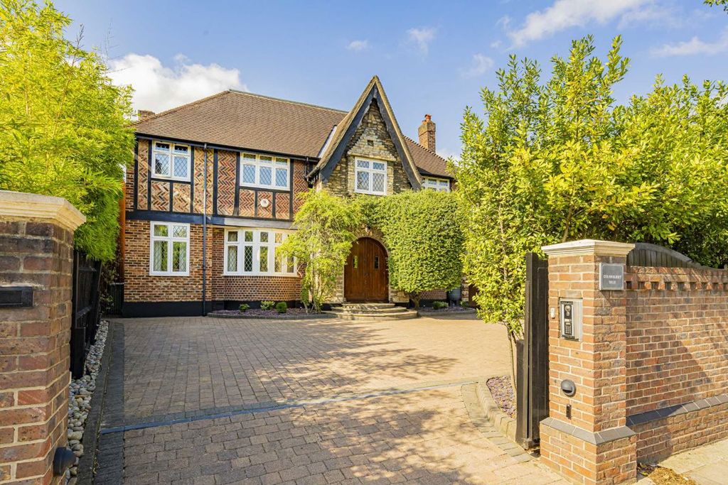 Property photo 1 of 11