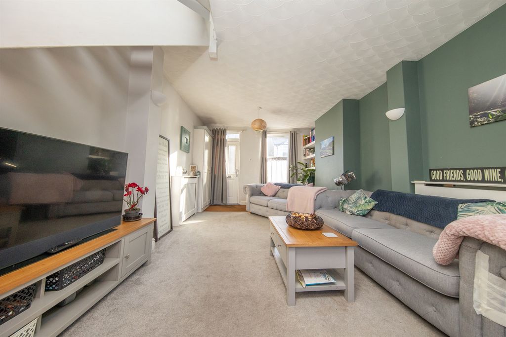 Property photo 2 of 21