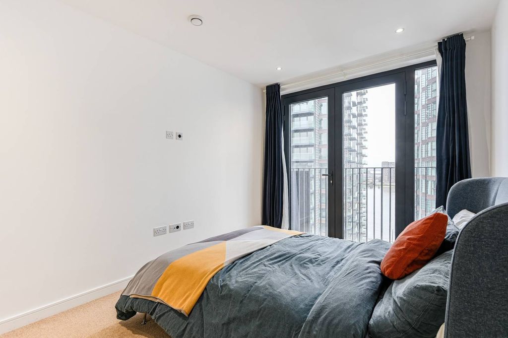 Property photo 2 of 23