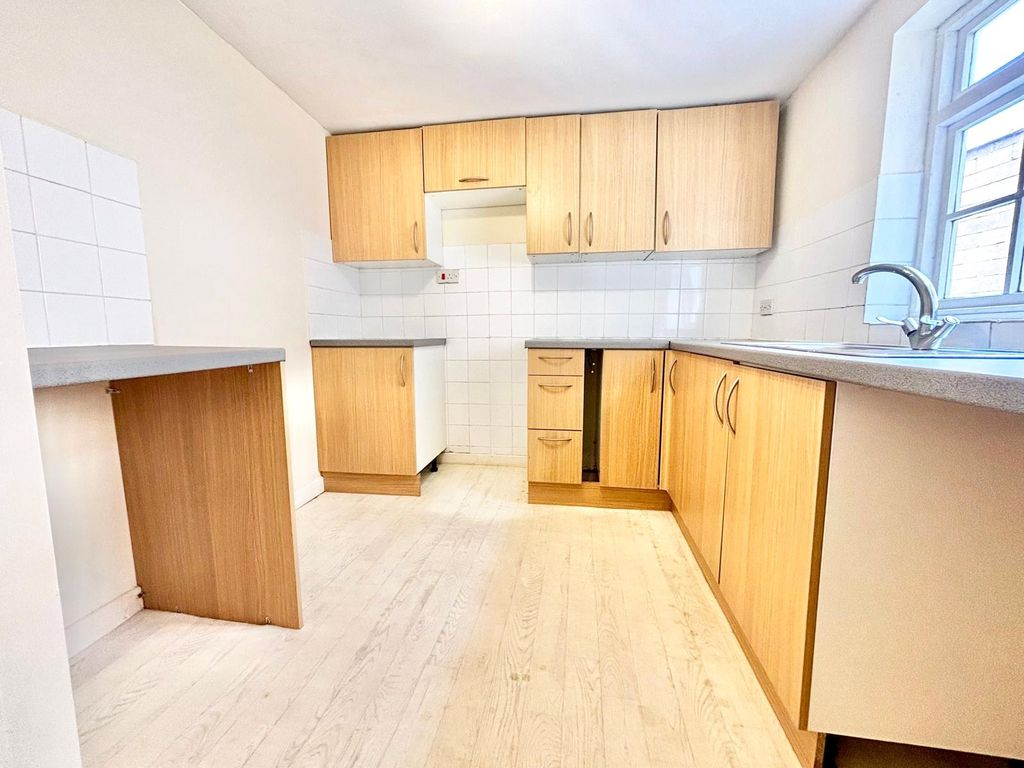 Property photo 2 of 8 Kitchen