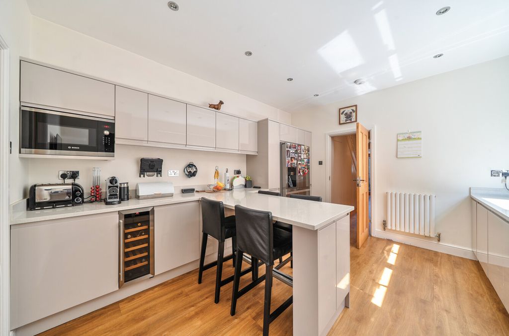 Property photo 2 of 23