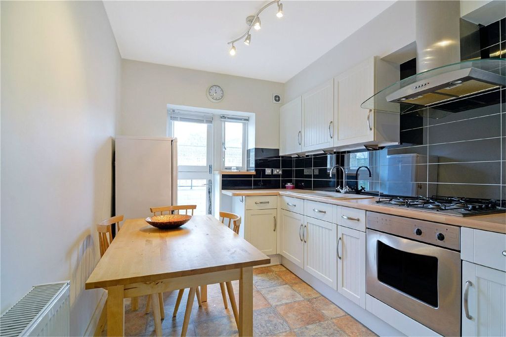 Property photo 2 of 8 Photograph 1