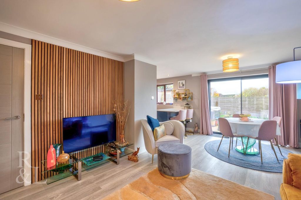 Property photo 3 of 26 21 Woodminton Drive (7).Jpg