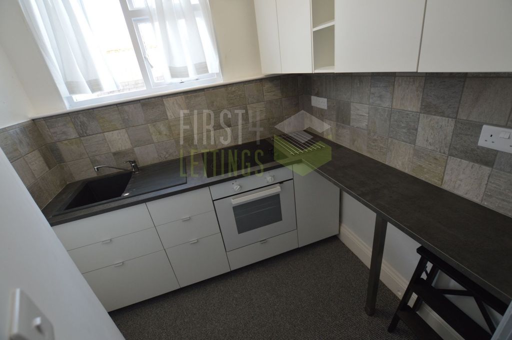 Property photo 3 of 5 Modern Kitchen