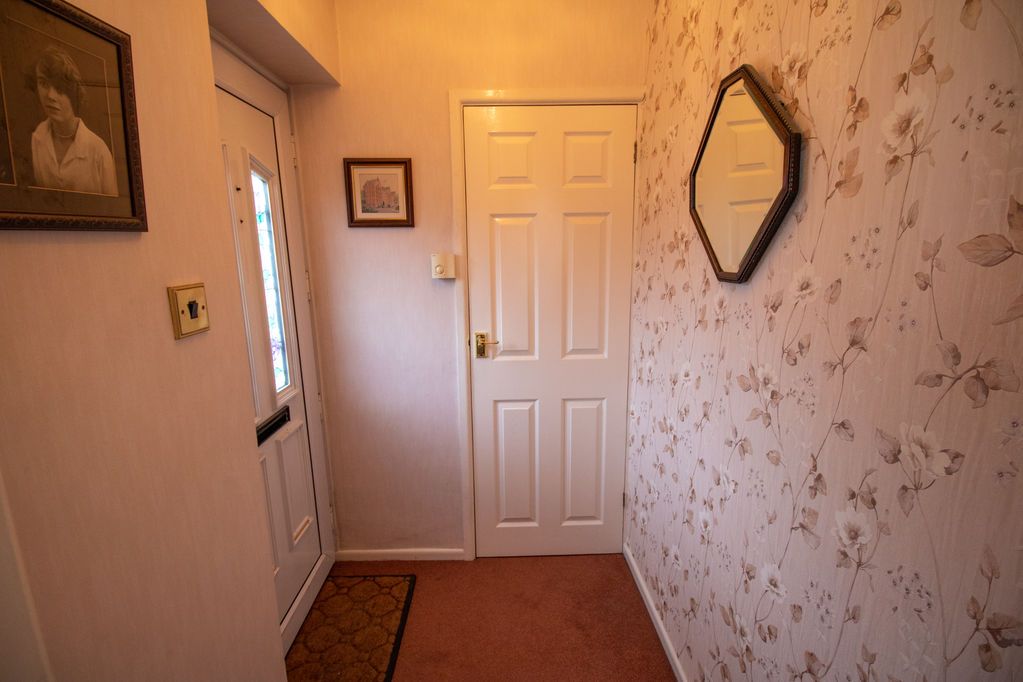 Property photo 3 of 14 Entrance Hallway